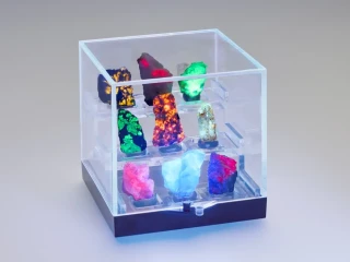 Zbierka- Galéria fluorescenčných minerálov 55mm